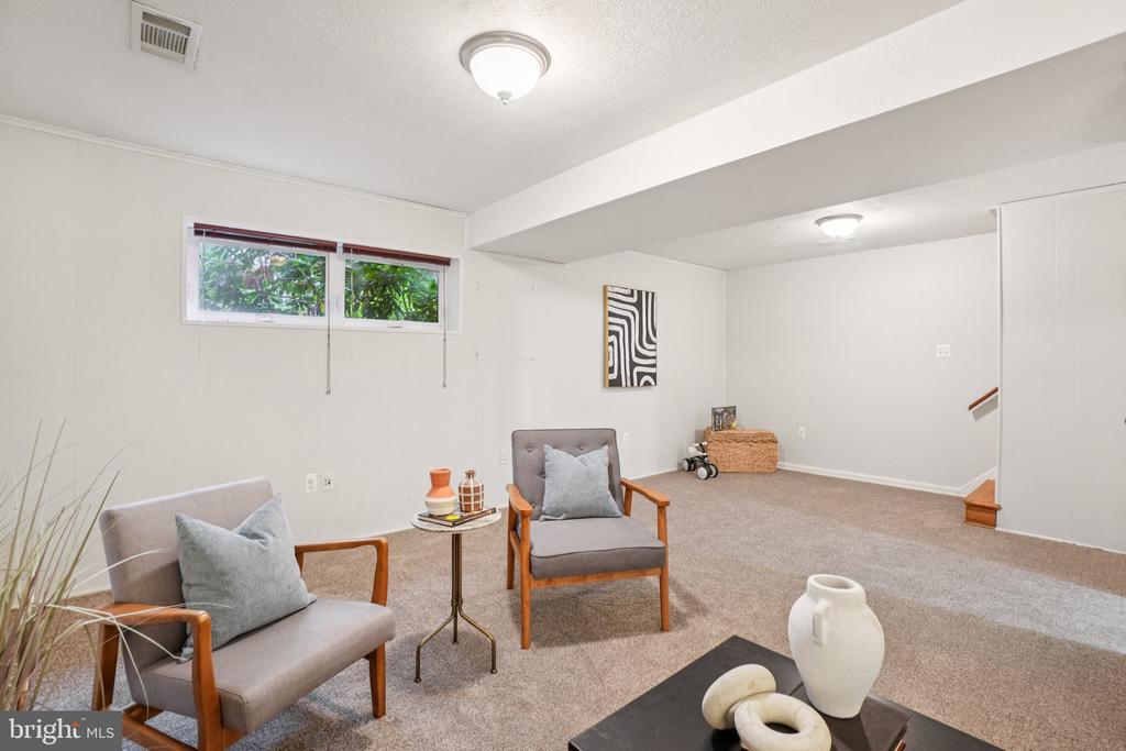 3321 SPRING LANE