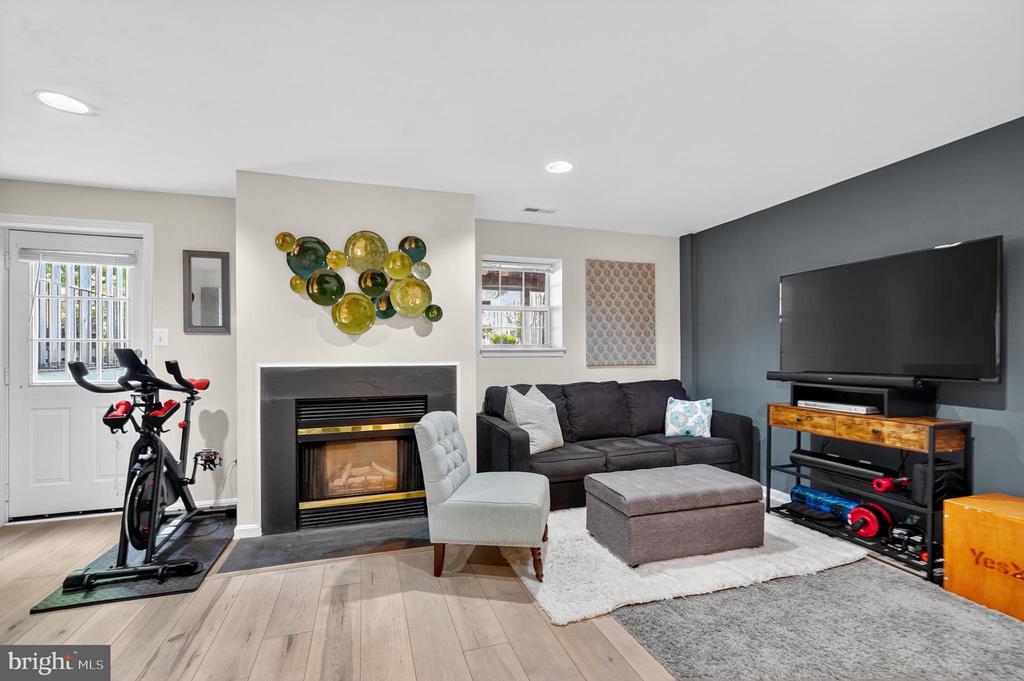 5702 CLAPHAM ROAD