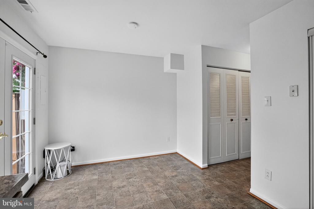 8530 SOUTHLAWN COURT