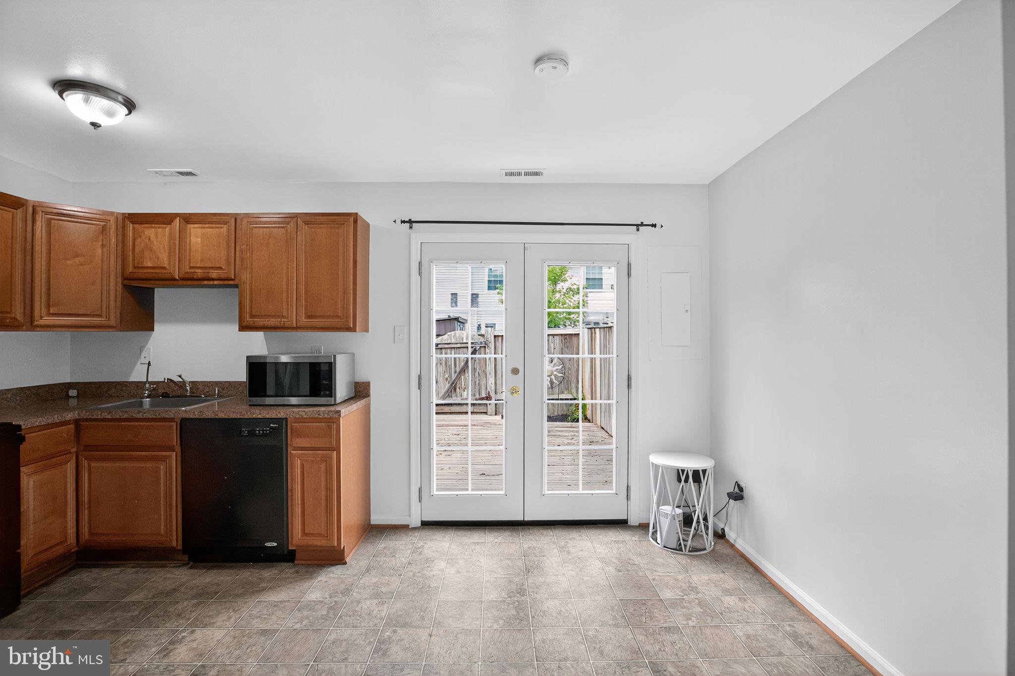 8530 SOUTHLAWN COURT