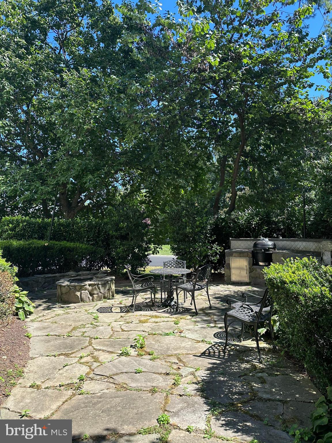 892 VAN DUSEN COURT