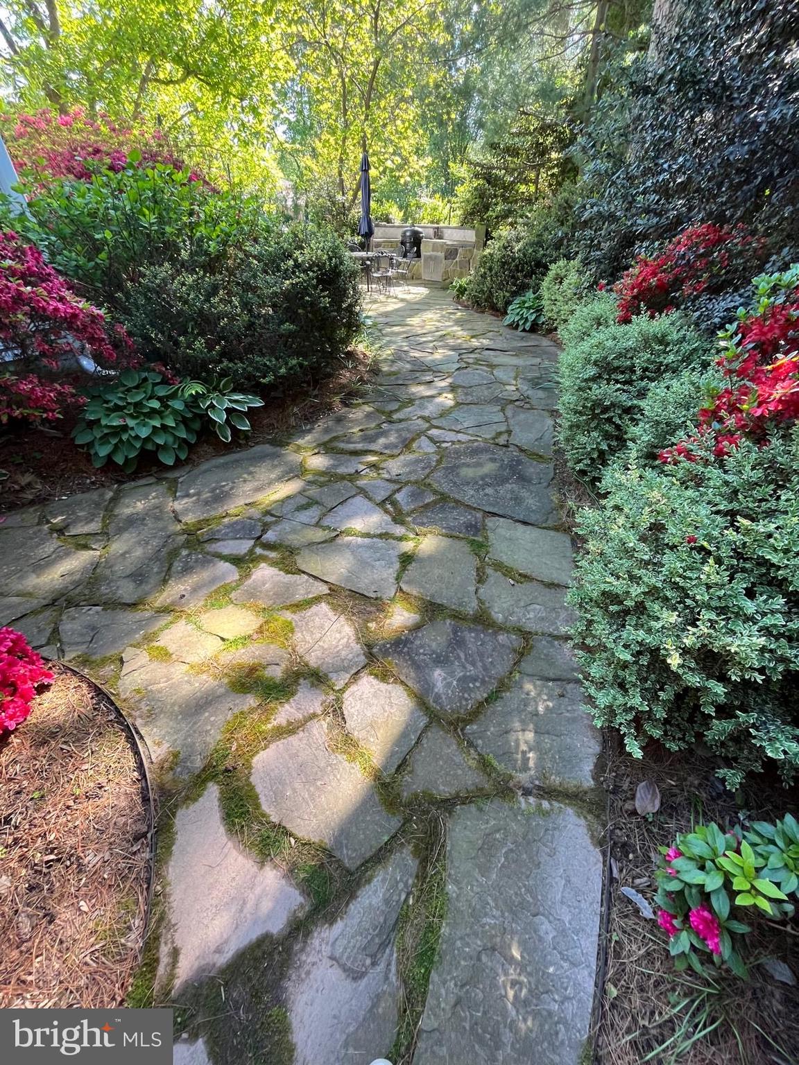 892 VAN DUSEN COURT