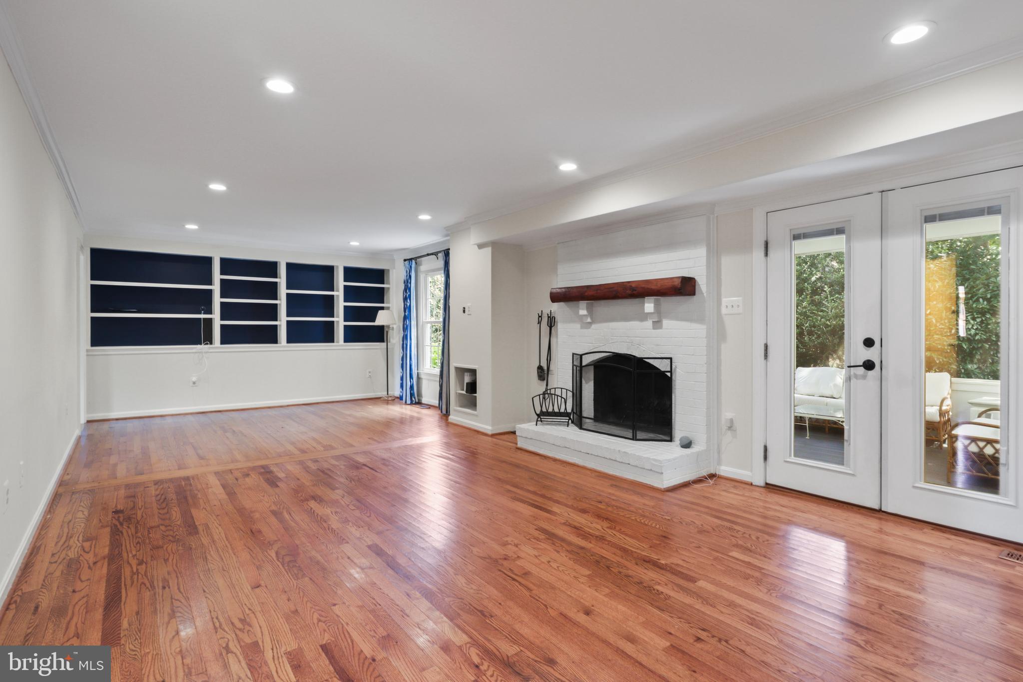 892 VAN DUSEN COURT