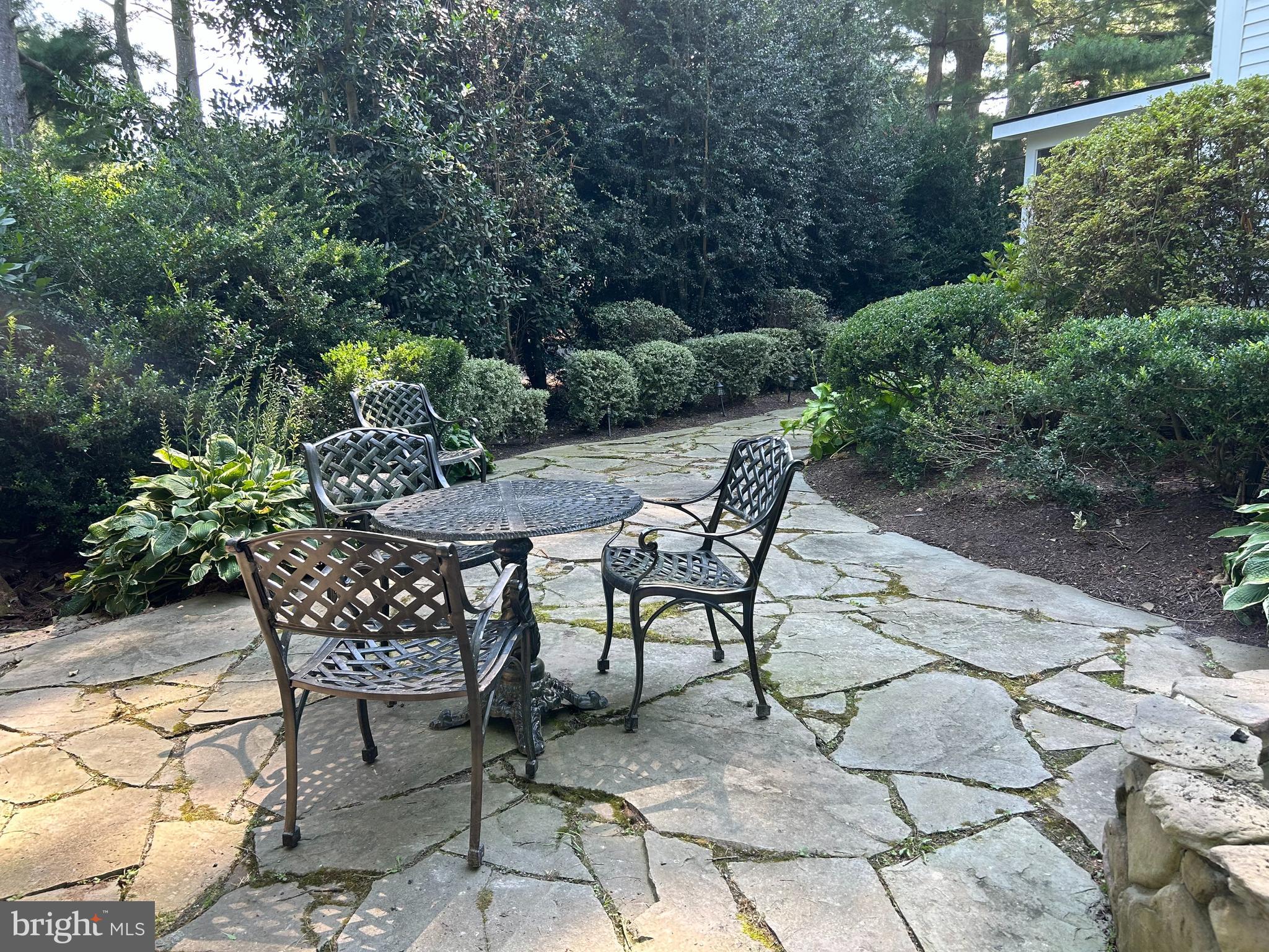 892 VAN DUSEN COURT