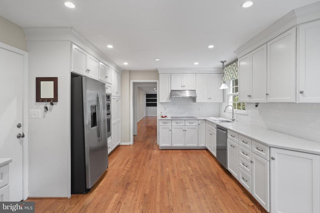 892 VAN DUSEN COURT