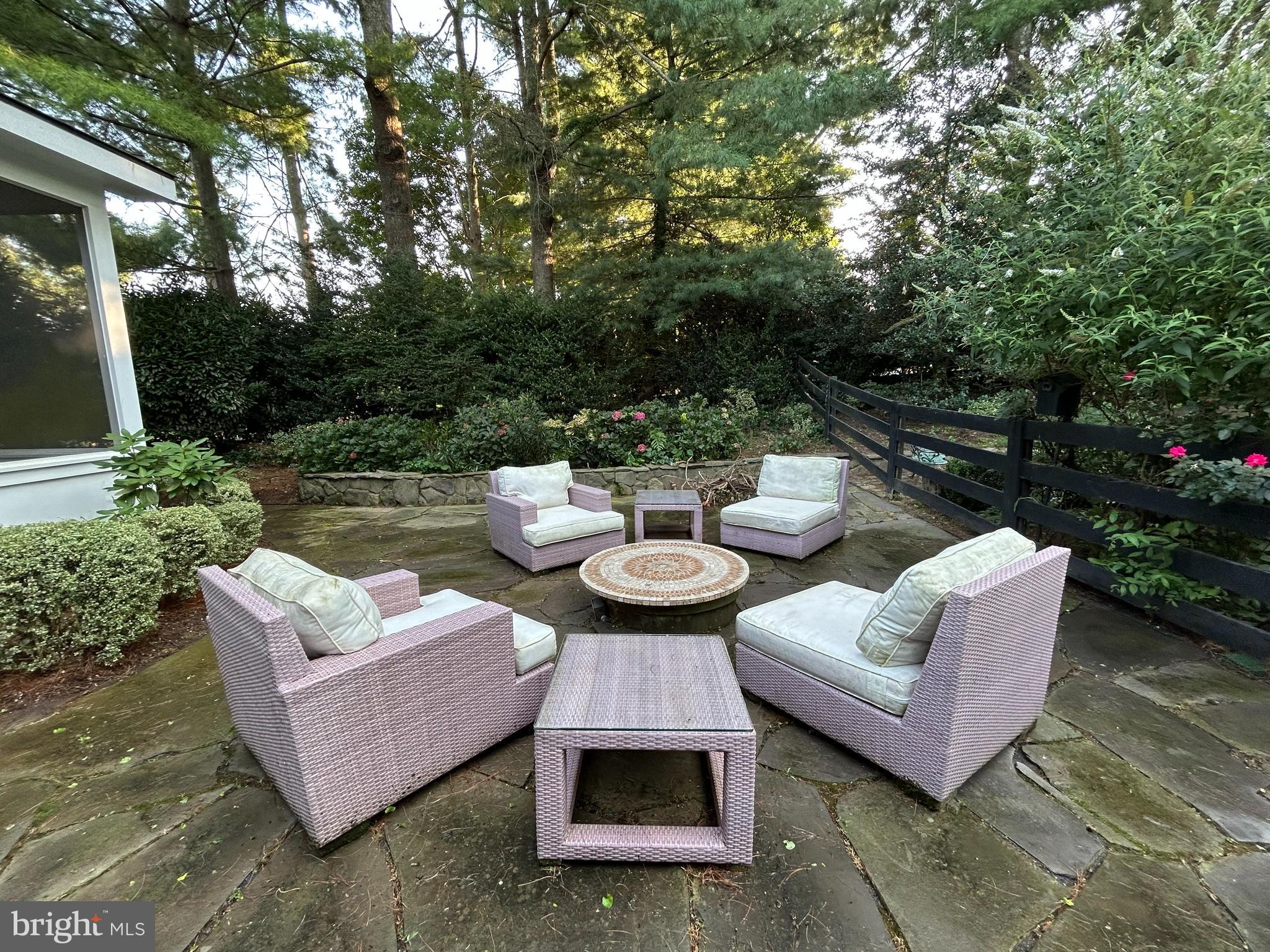 892 VAN DUSEN COURT