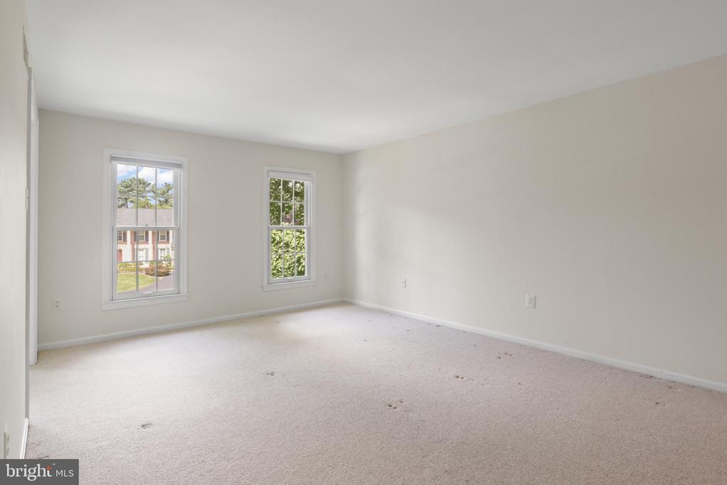 892 VAN DUSEN COURT