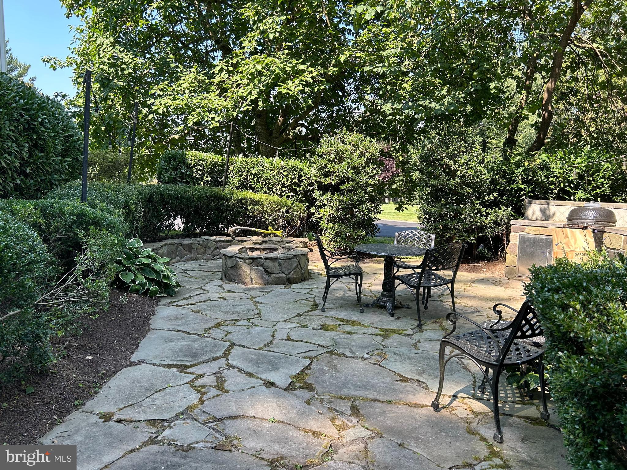 892 VAN DUSEN COURT
