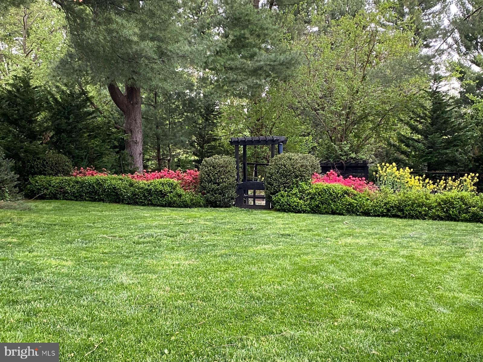 892 VAN DUSEN COURT