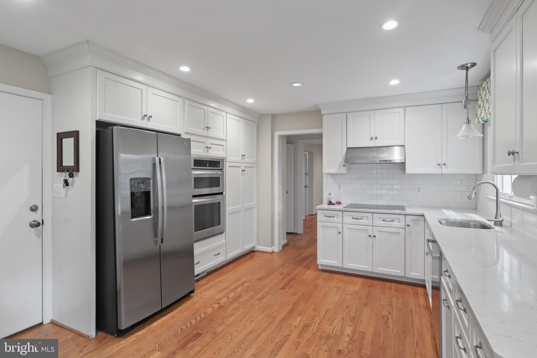 892 VAN DUSEN COURT