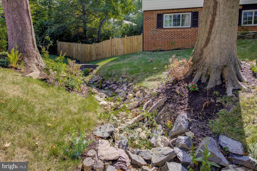 9744 WATER OAK DRIVE