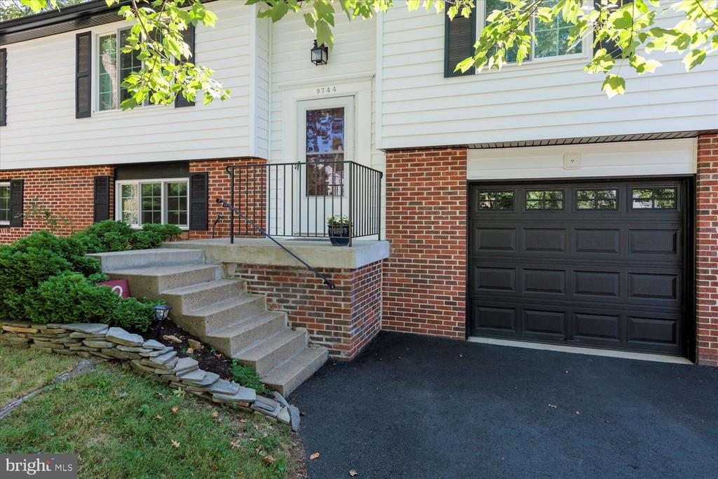 9744 WATER OAK DRIVE