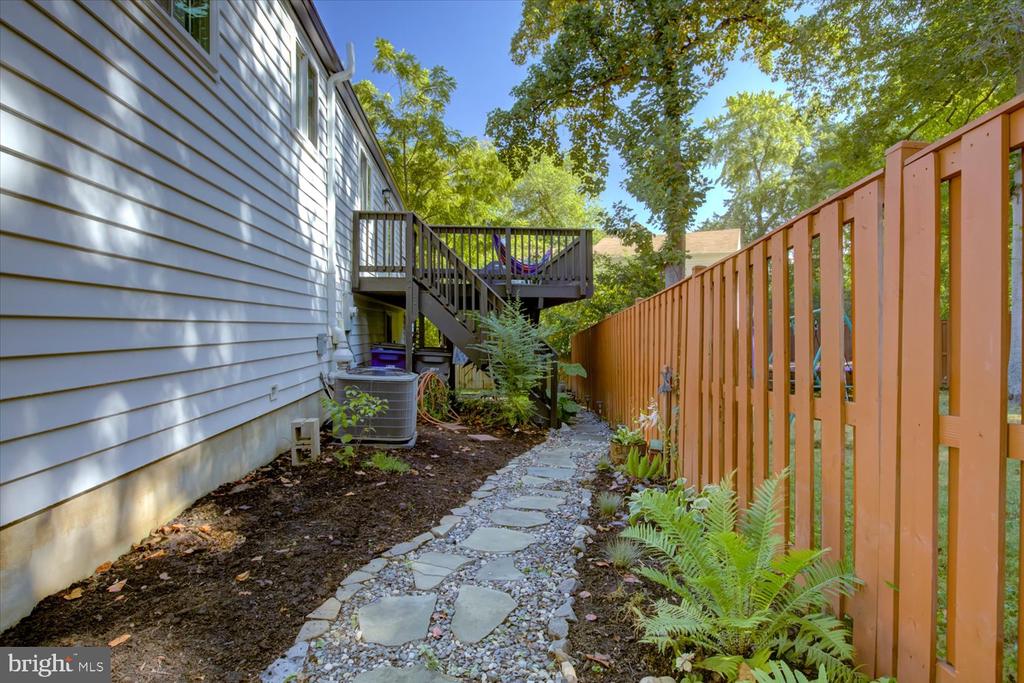 9744 WATER OAK DRIVE