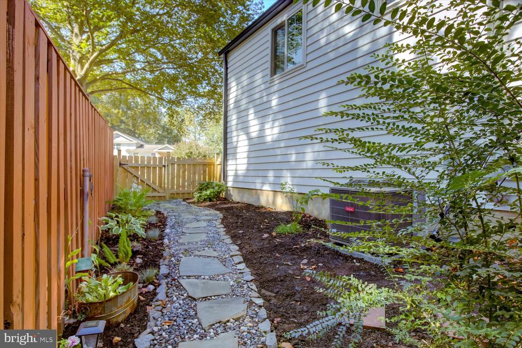 9744 WATER OAK DRIVE