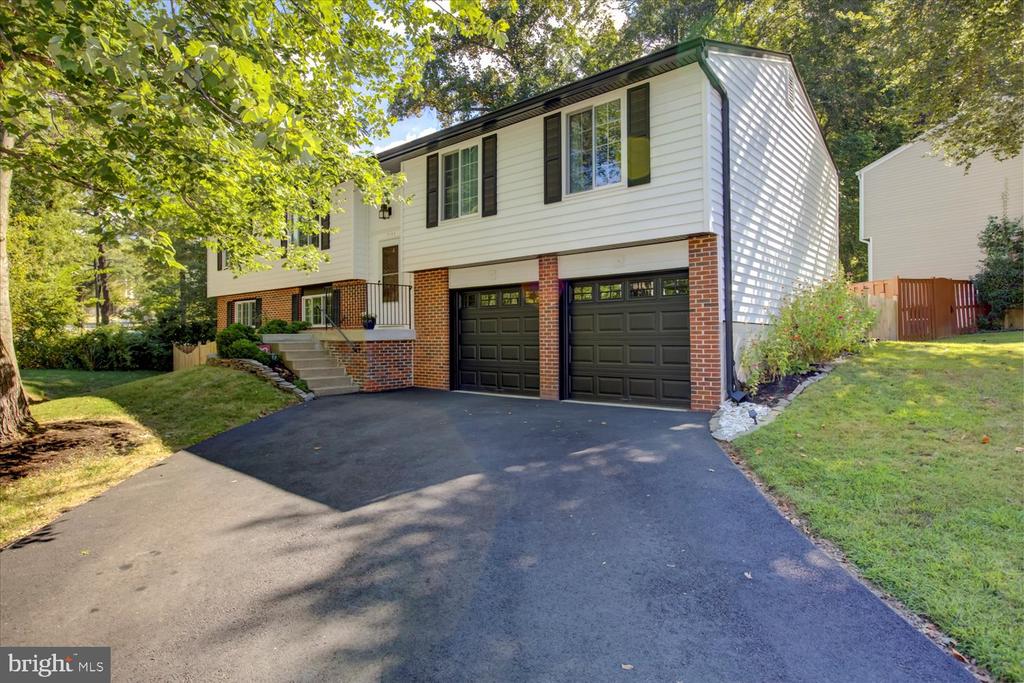 9744 WATER OAK DRIVE