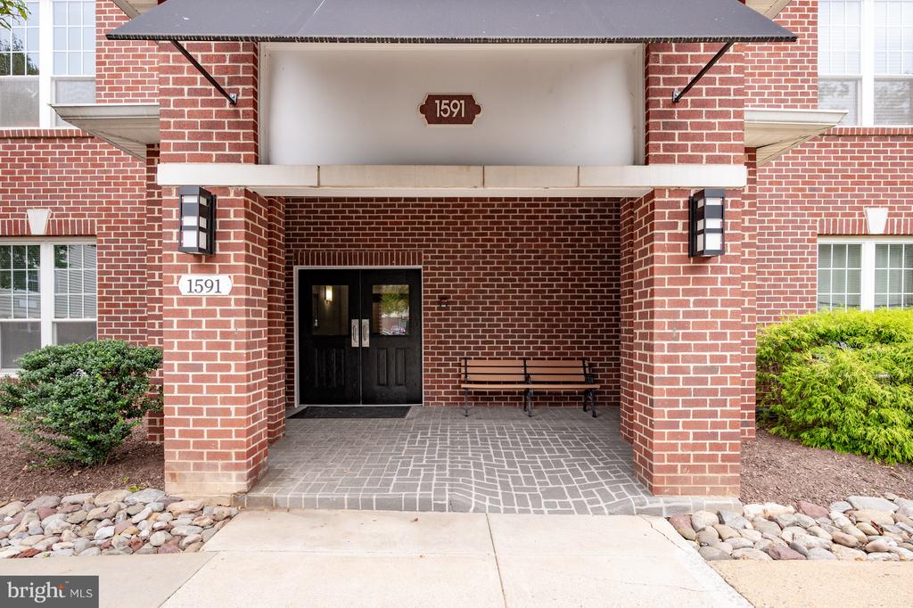 1591 SPRING GATE DRIVE 3210