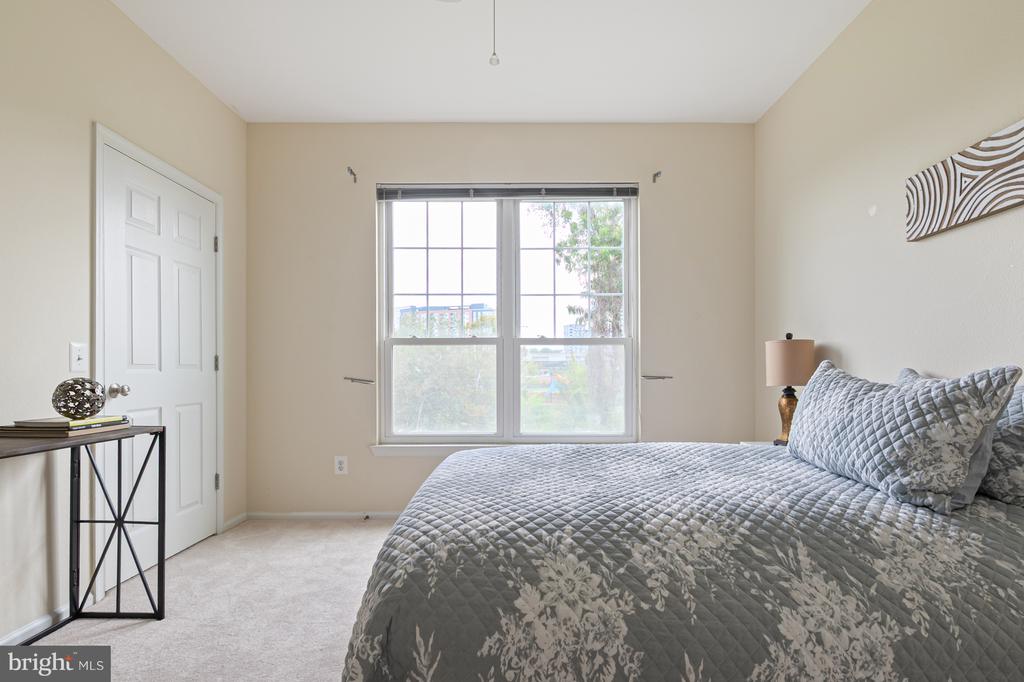 1591 SPRING GATE DRIVE 3210