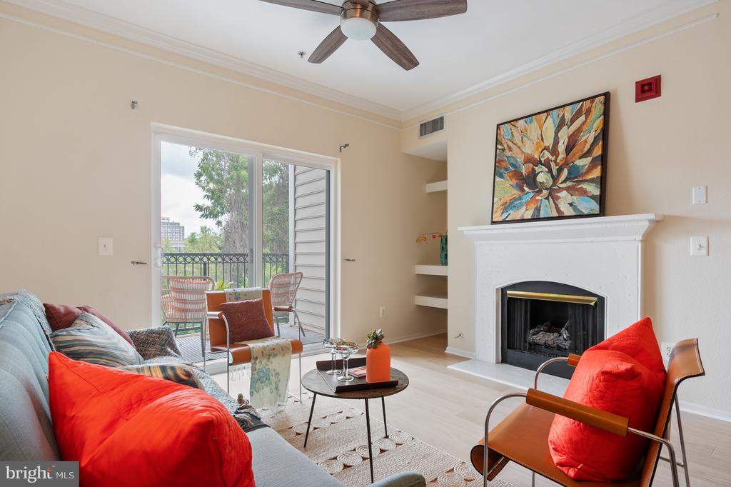1591 SPRING GATE DRIVE 3210