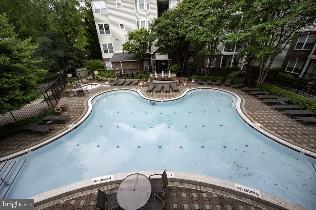 1591 SPRING GATE DRIVE 3210