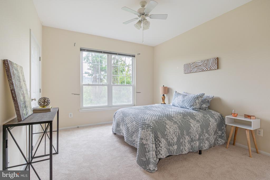 1591 SPRING GATE DRIVE 3210
