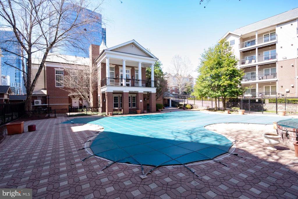 1591 SPRING GATE DRIVE 3210