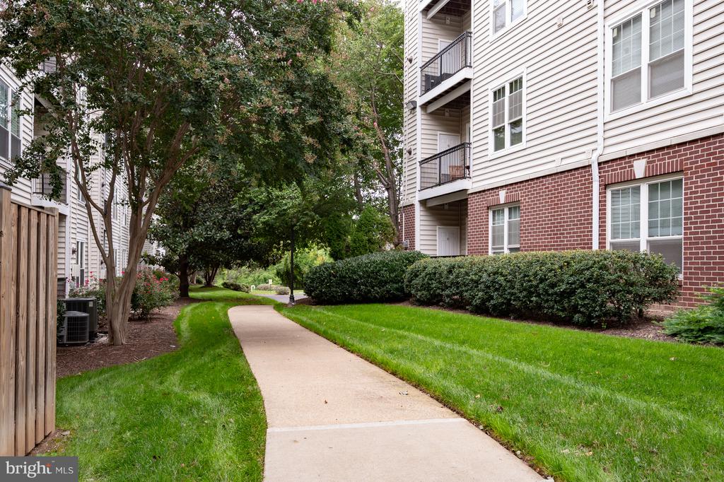 1591 SPRING GATE DRIVE 3210