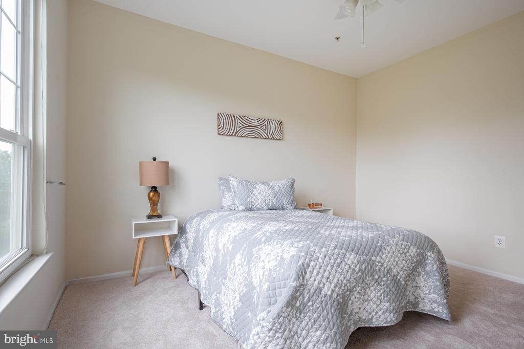 1591 SPRING GATE DRIVE 3210