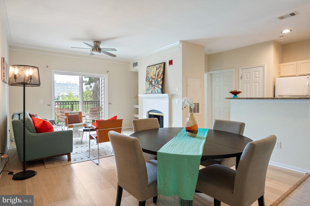 1591 SPRING GATE DRIVE 3210