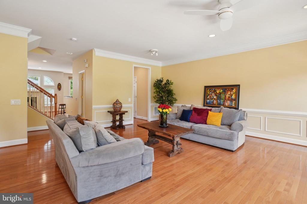 2402 HUNTINGTON PARK DRIVE