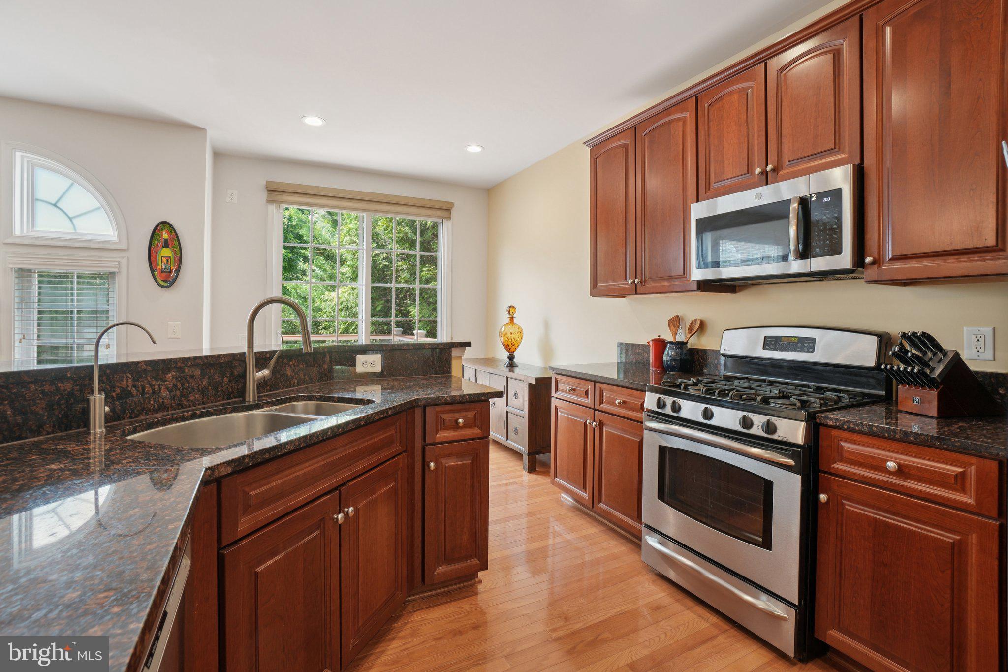 2402 HUNTINGTON PARK DRIVE