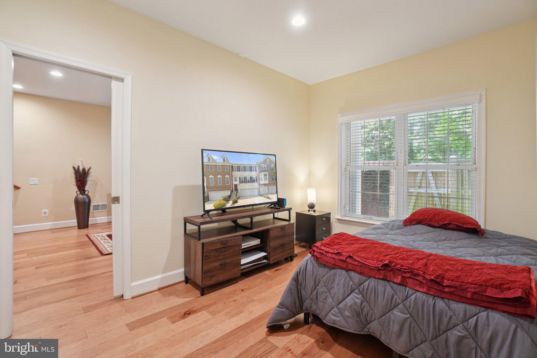 2402 HUNTINGTON PARK DRIVE