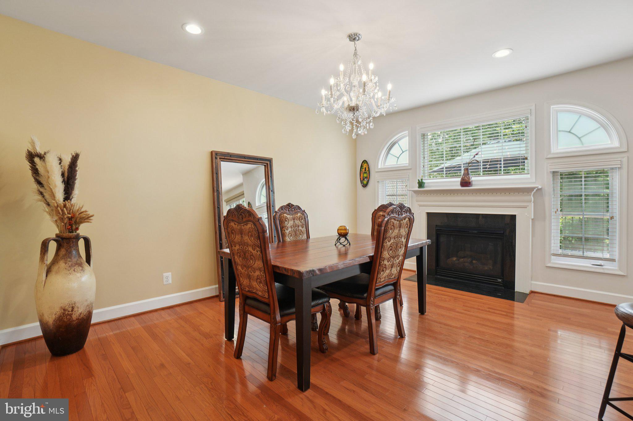 2402 HUNTINGTON PARK DRIVE