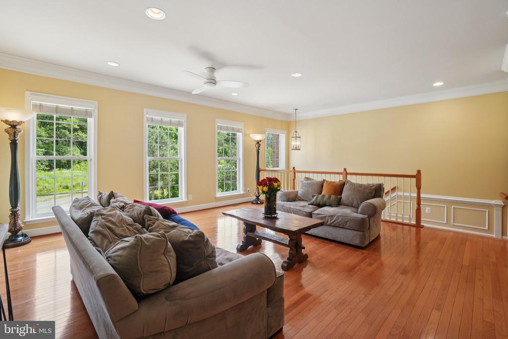 2402 HUNTINGTON PARK DRIVE