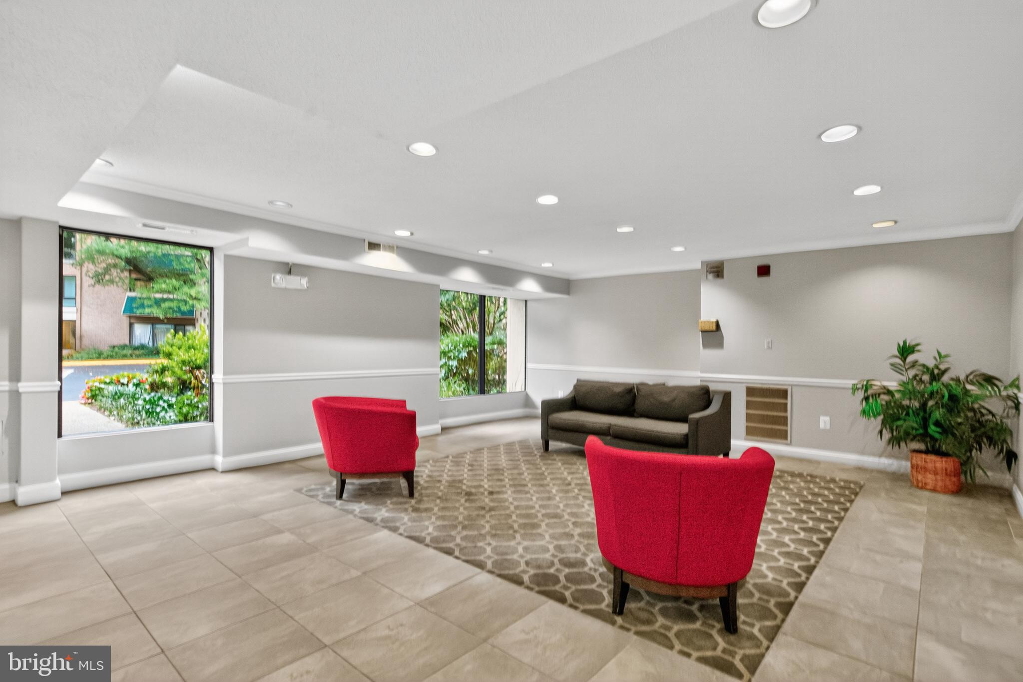 6147 LEESBURG PIKE 602