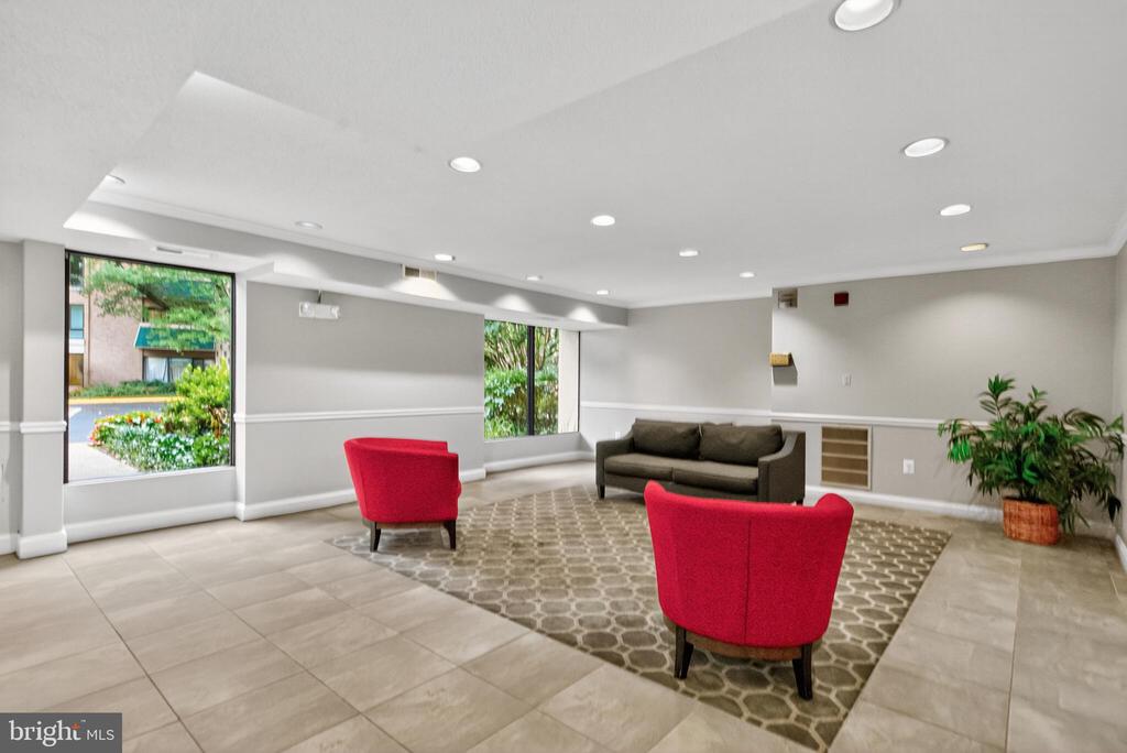 6147 LEESBURG PIKE 602