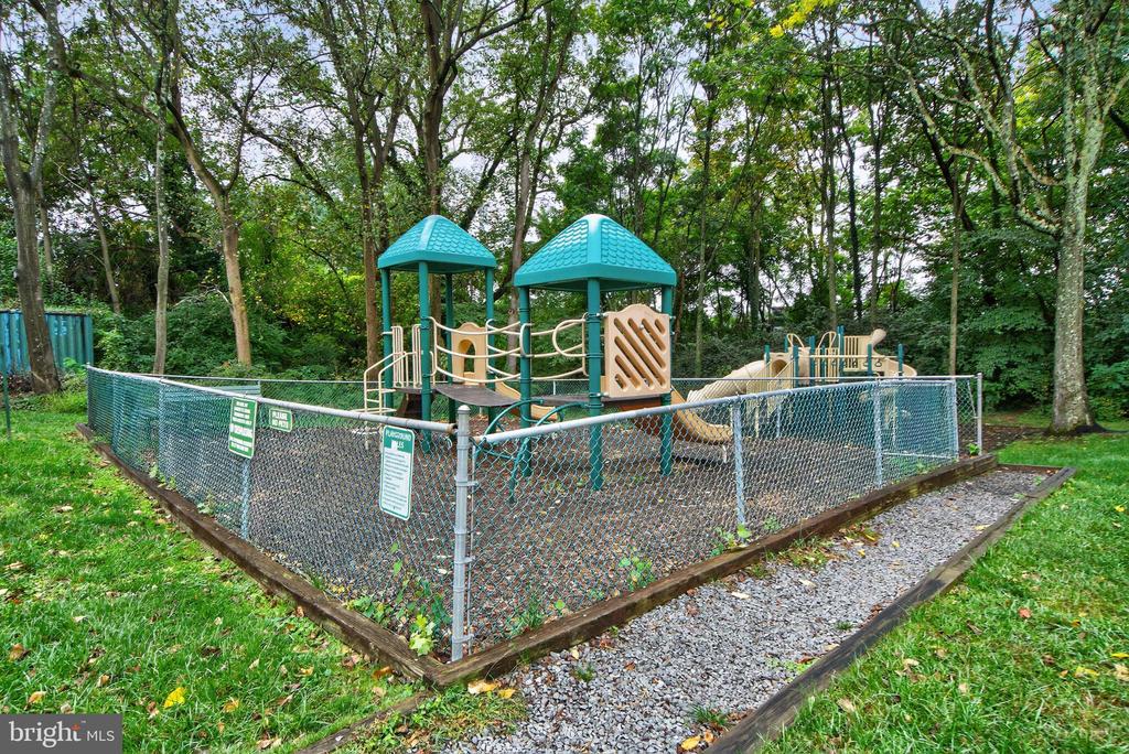 6147 LEESBURG PIKE 602