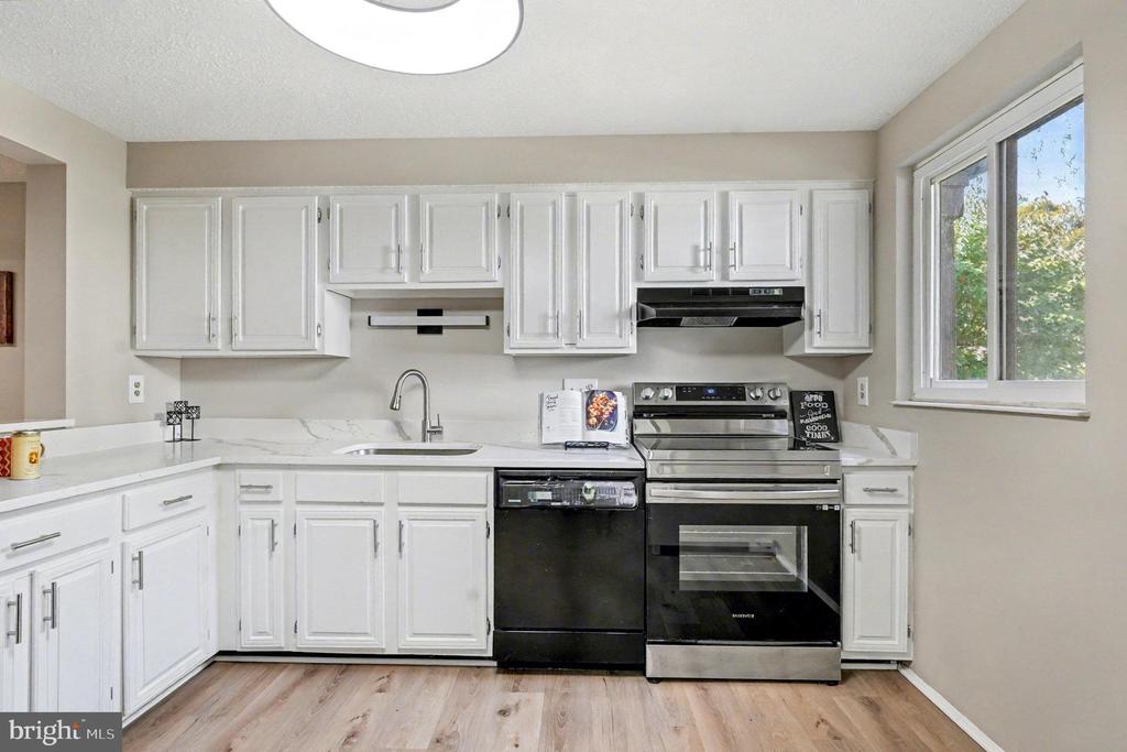 5879 JACKSONS OAK COURT