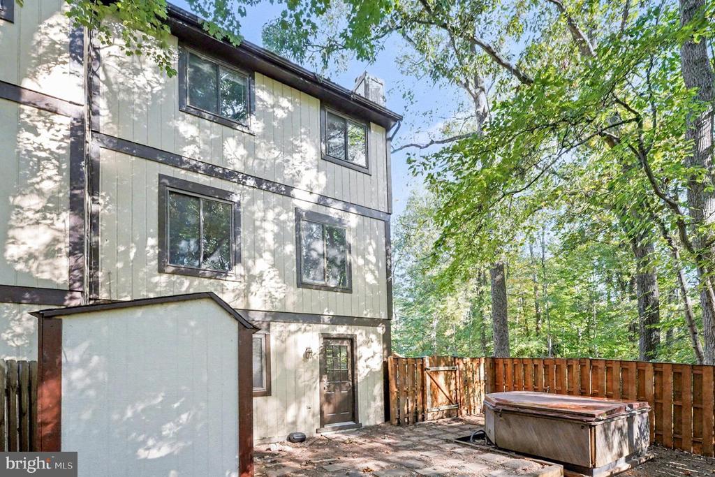 5879 JACKSONS OAK COURT