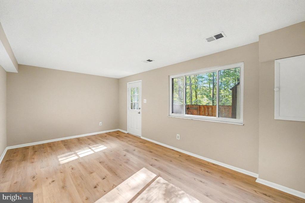 5879 JACKSONS OAK COURT