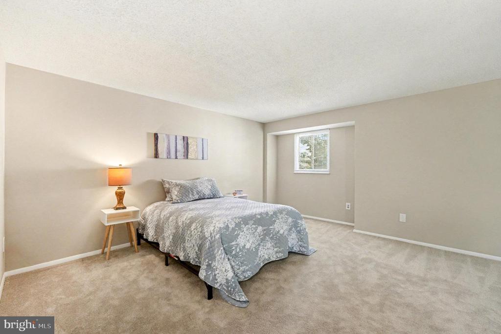 5879 JACKSONS OAK COURT