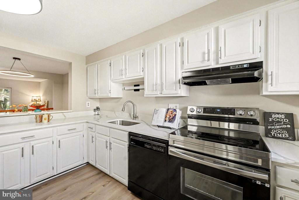 5879 JACKSONS OAK COURT