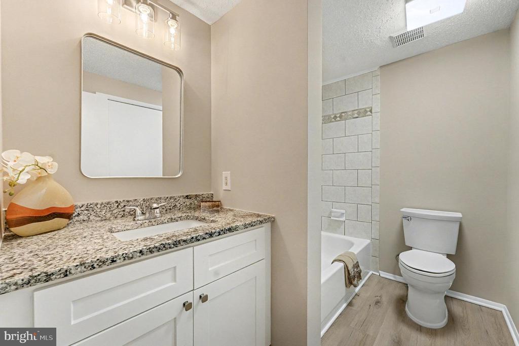 5879 JACKSONS OAK COURT