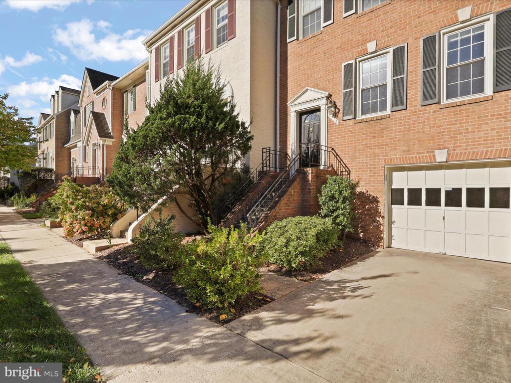 2012 PIERIS COURT