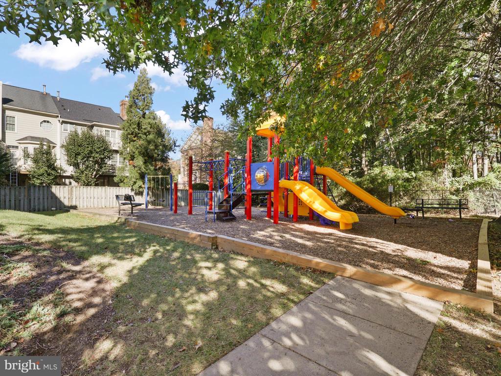 2012 PIERIS COURT