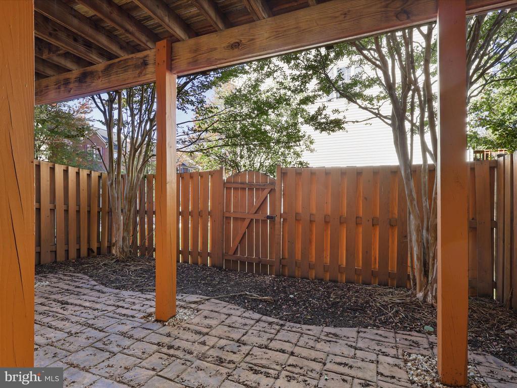 2012 PIERIS COURT