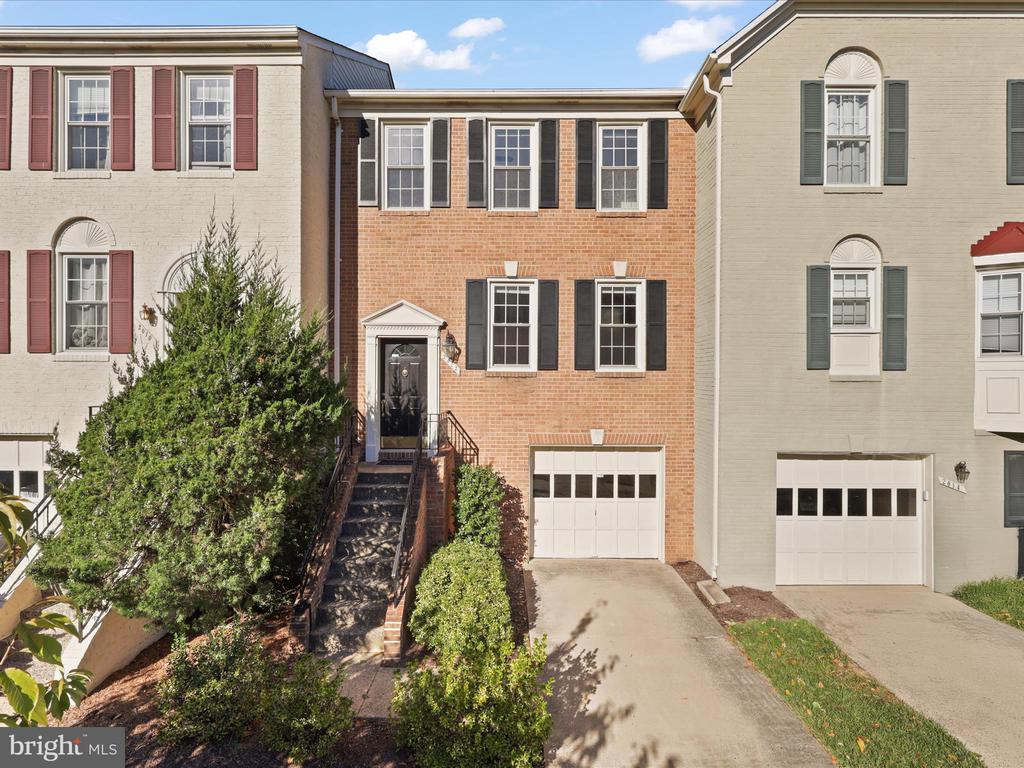 2012 PIERIS COURT