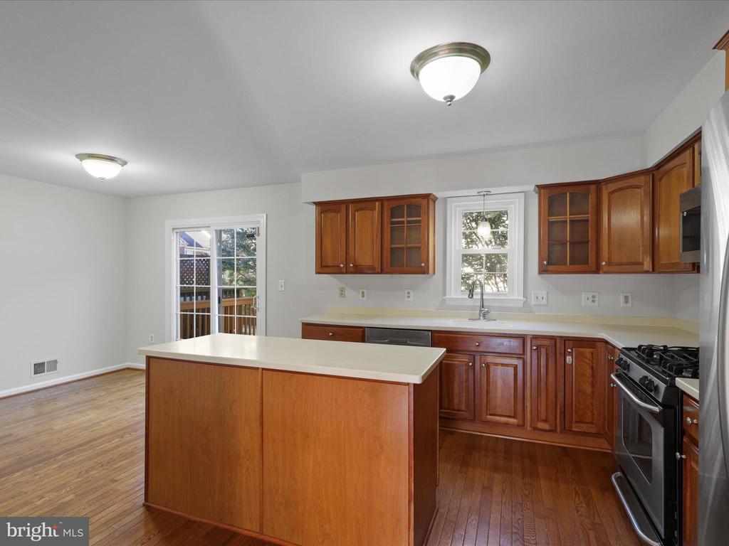 2012 PIERIS COURT