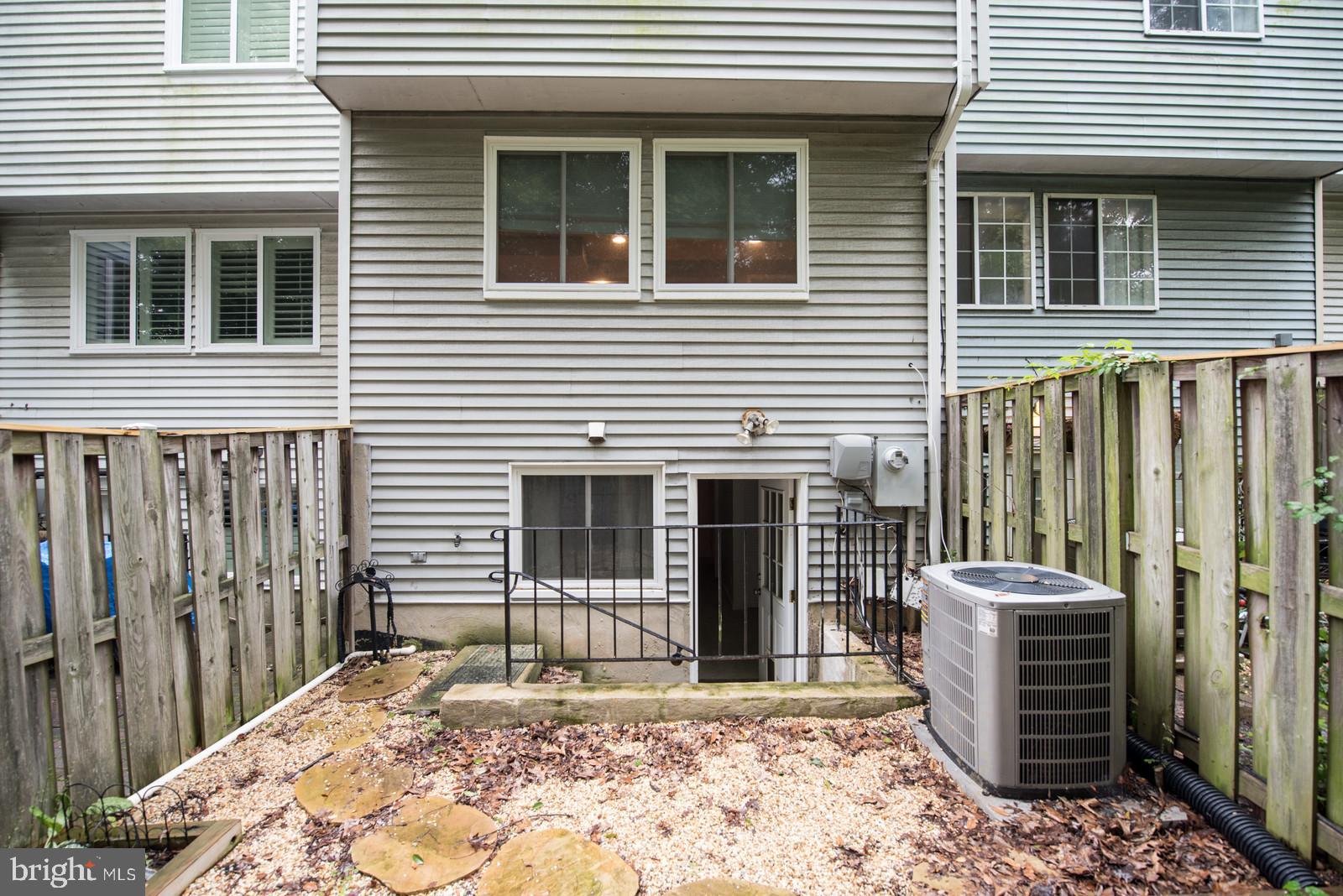 2811 MIDDLEBORO DRIVE