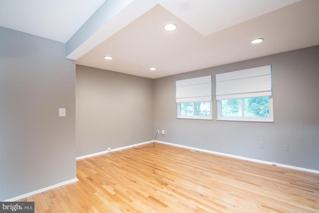 2811 MIDDLEBORO DRIVE