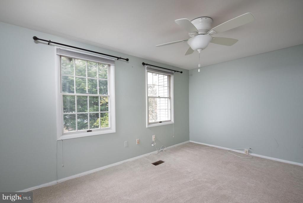 2811 MIDDLEBORO DRIVE